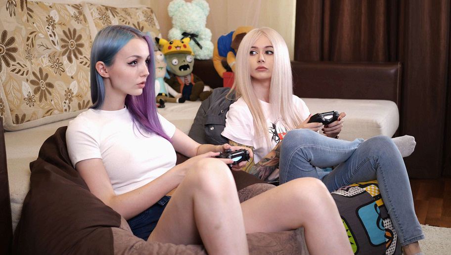 Manyvids Purple Bitch, Sia Siberia - Two Sisters fuck one guy 4k 