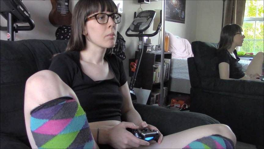 Nerdy Gamer Sister Gets Bothered To Fuck - ElwynCiel 1080p FullHD 