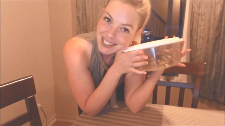 Missbehavin26 – Mom wakes her Son up in the best way SD (Canadian/Your Fantasies/manyvids.com/2017)