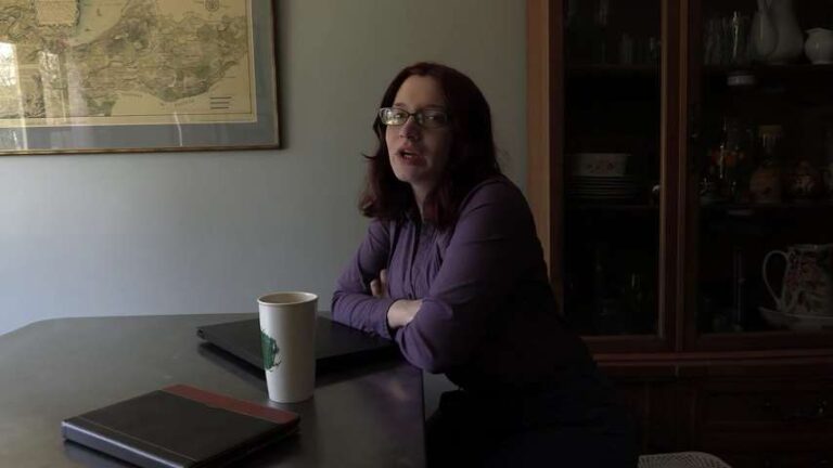 Stealing Moms Panties Pays Off – Bettie Bondage SD mp4