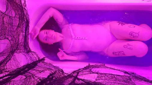 squeezypeach - Dark Water Bathtub Fetish FullHD 1080p 3