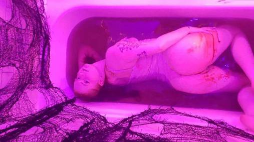 squeezypeach - Dark Water Bathtub Fetish FullHD 1080p 6