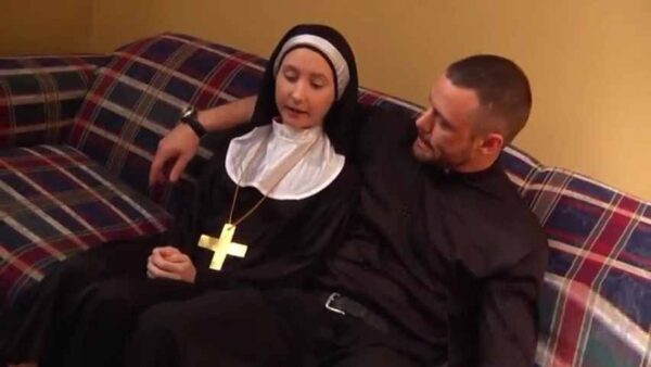 Can't Move Nun Alex Dorian, Odette Delacroix - ROBOMEATS SD mp4 4