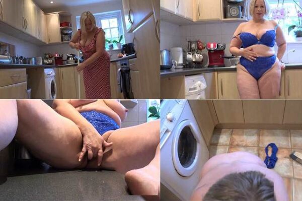 Spying on Step-Mom Star in the Kitchen Gets Your Cock Sucked - Star FullHD 1080p